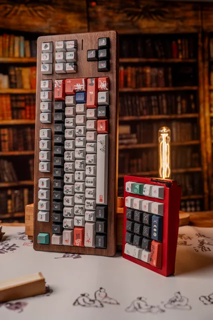 Pouring Wine Keycap Photo 1